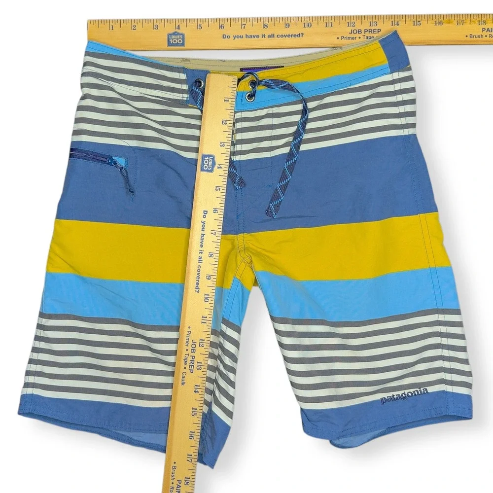 Patagonia Wavefarer Board Shorts Men's Size 28 Yurt Yellow Fitz Stripe STY 86621